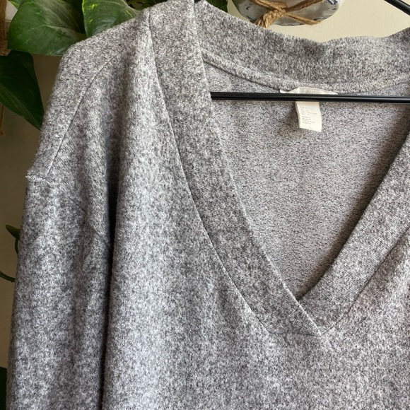 H&M Oversized Grey Sweater - Picture 3 of 3